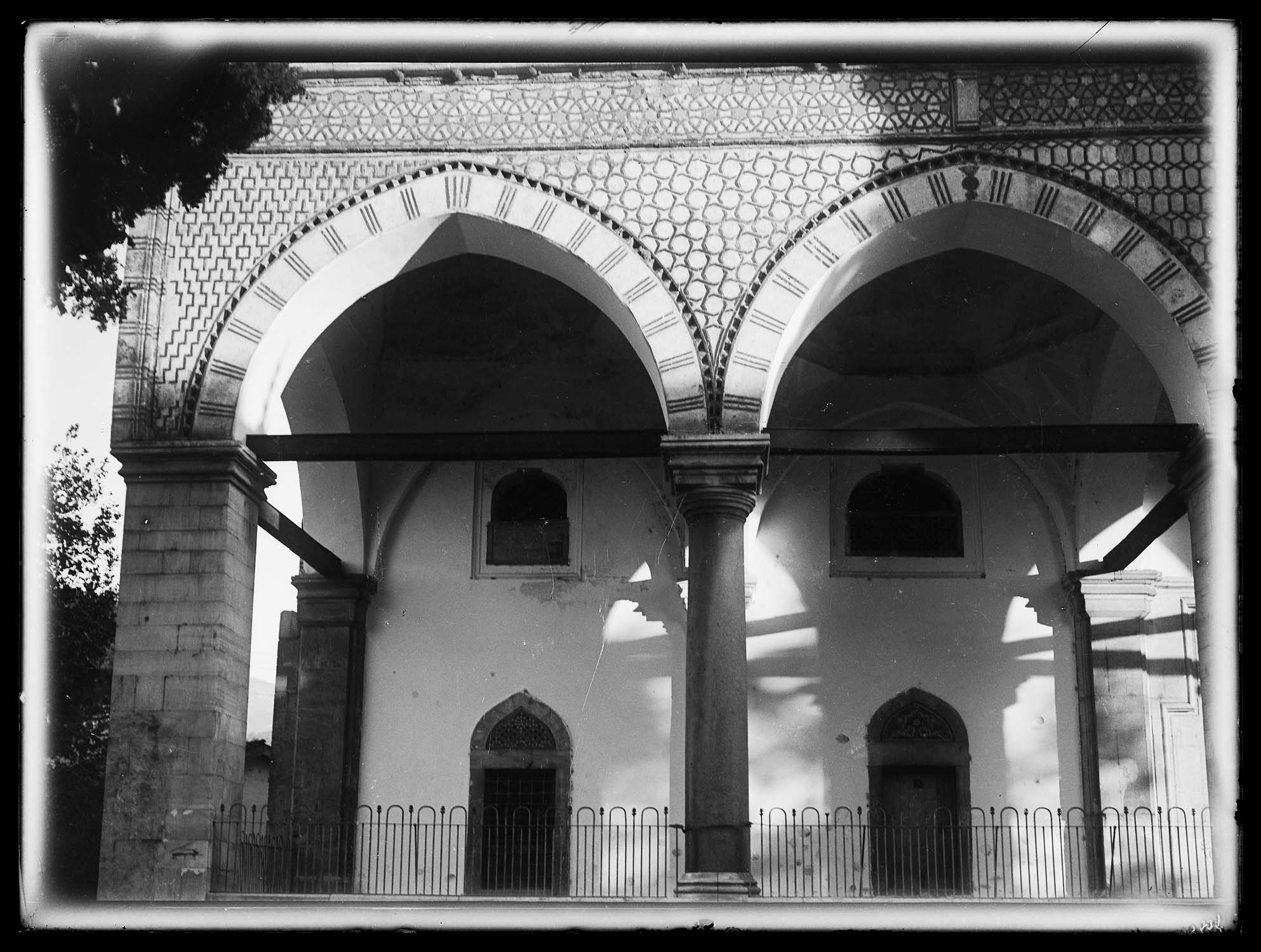 Arcades est du portique nord